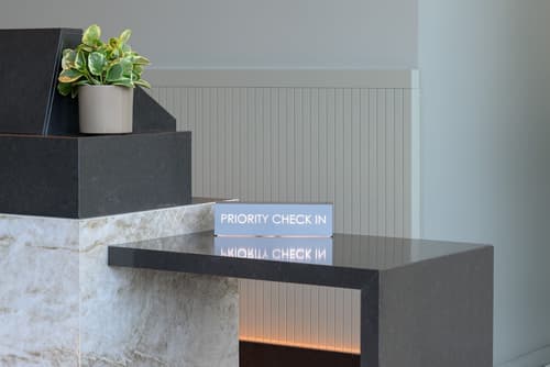 Meliá Lisboa Aeroporto, Reception