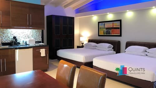 Quint's Travelers Inn, Room