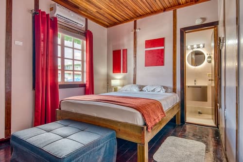 Lula's Bed & Breakfast, Room