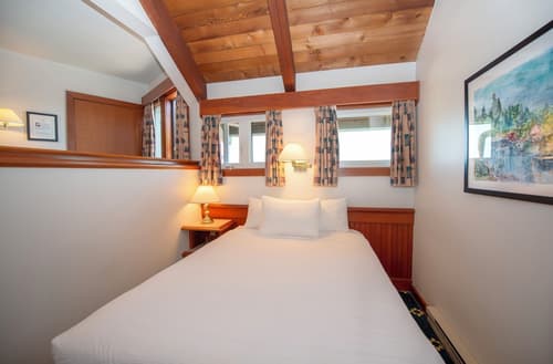 Painter's Lodge, Room