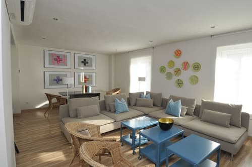 Mola! Suites, Primary image