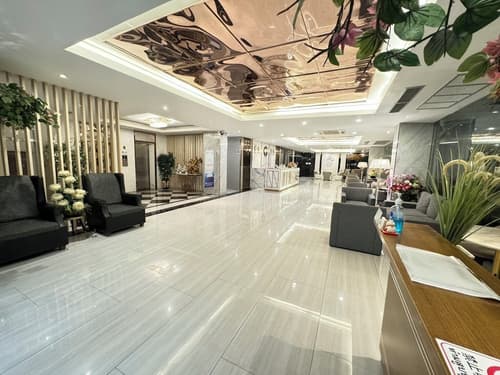 Three Seasons Bangkok, Lobby