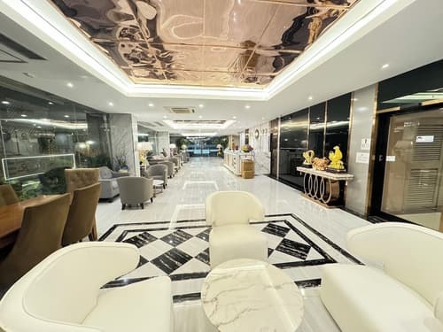 Three Seasons Bangkok, Lobby