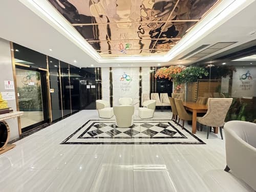 Three Seasons Bangkok, Lobby