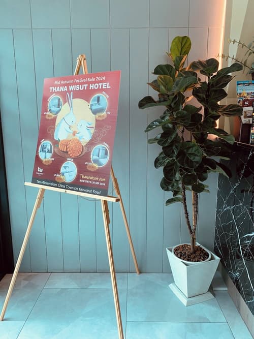 Thana Wisut Hotel, Reception