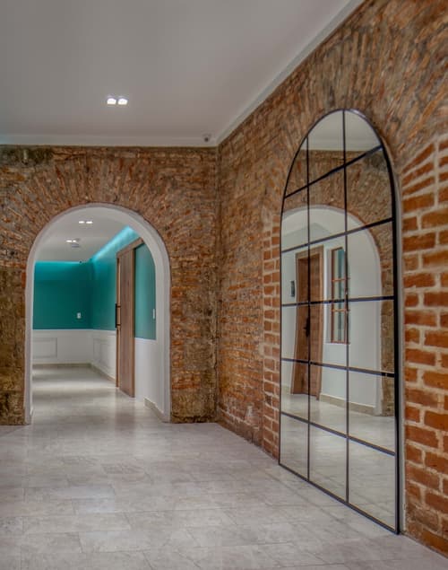 Wanderlot- Hotel Plaza Central, Lobby sitting area