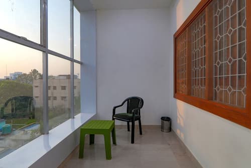 Fabhotel Super 3 Premium, Balcony