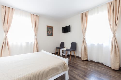 Green lakes house 2, Room