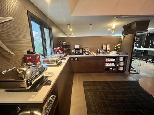 Ramada by Wyndham Ottawa On The Rideau, 