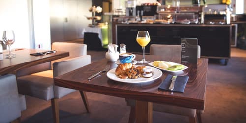 UR Palacio Avenida, Restaurant