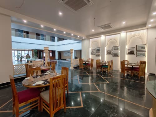 Radiant Globus Hotel, Restaurant