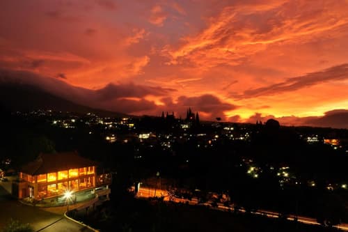 The Grand Hill Resort-Hotel, 