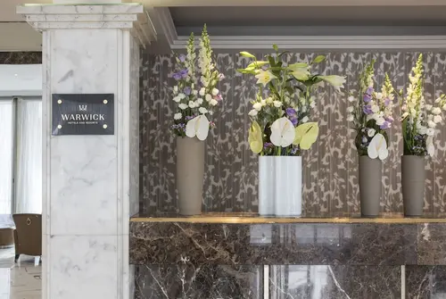 Warwick Geneva, Reception