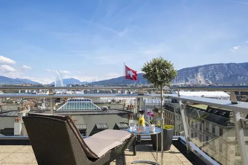 Warwick Geneva, Room