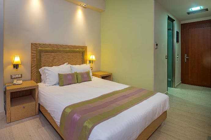 Alexandra Beach Resort & Spa, 