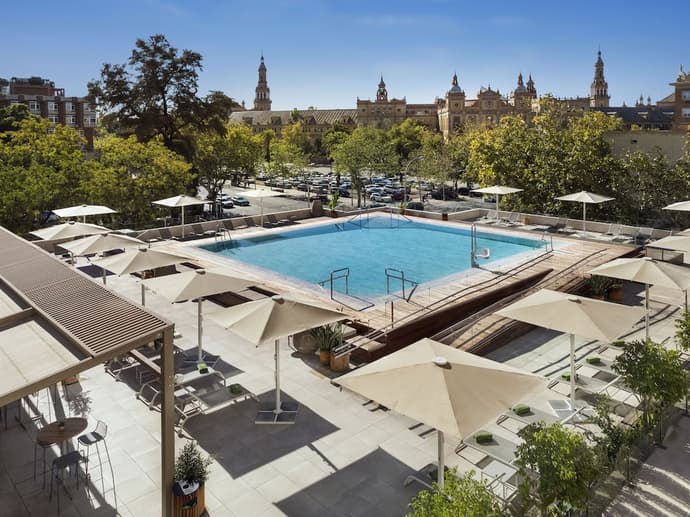 Melia Sevilla, Primary image