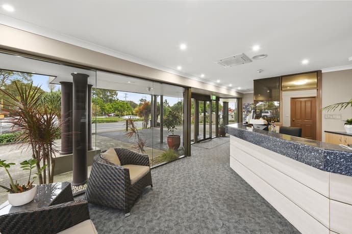 Macquarie Barracks Motor Inn, Reception