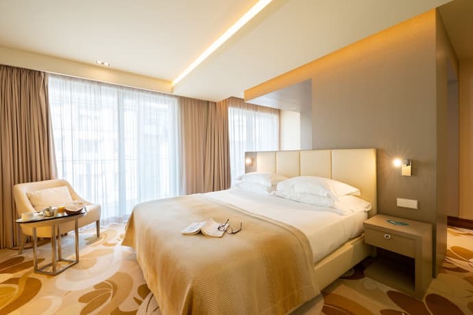 Smy Lisboa, Primary image