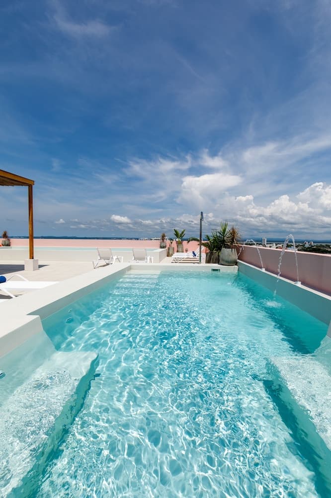 Bondo Estudio, Primary image