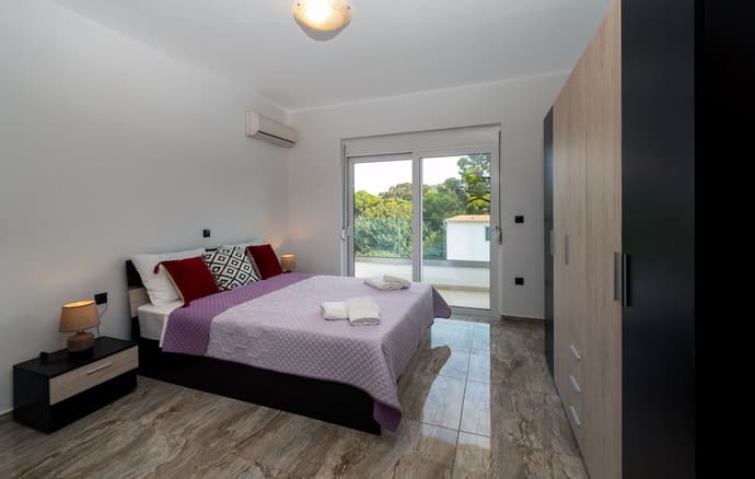 Sweet Home Apartments, Room