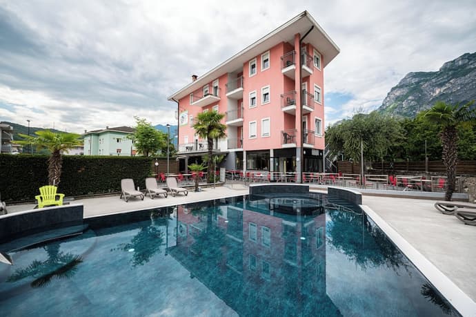 Hotel Rudy di Singh Satwant, Primary image