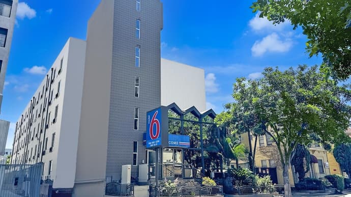 Motel 6 Hollywood, Primary image