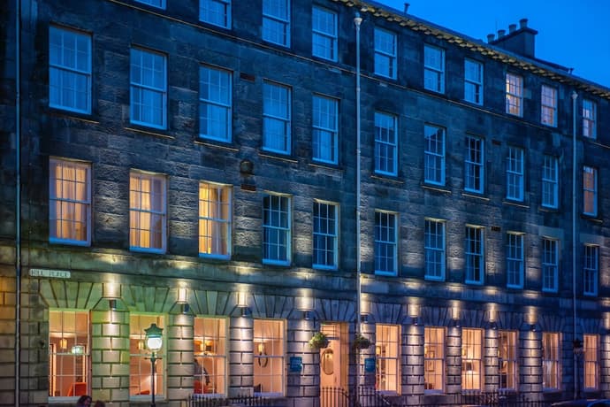 Ten Hill Place, Primary image