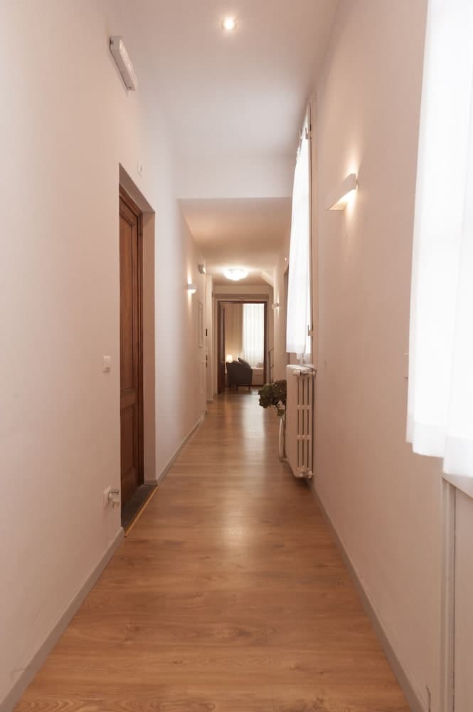 La Porta del Paradiso, Interior entrance