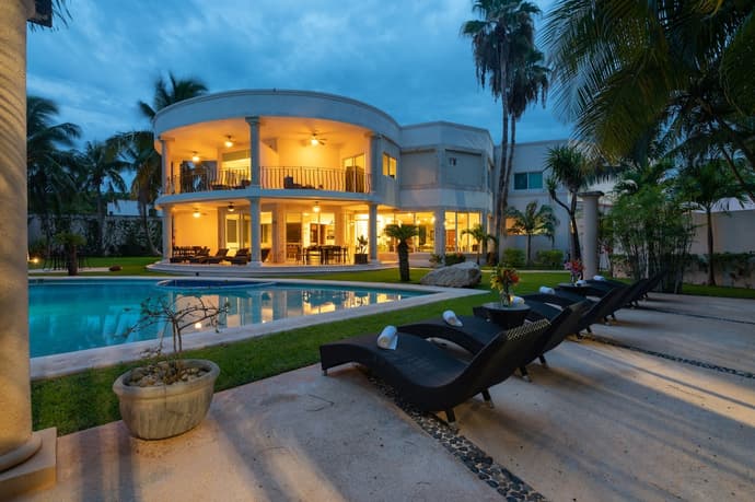 Villa Palmeras, Primary image