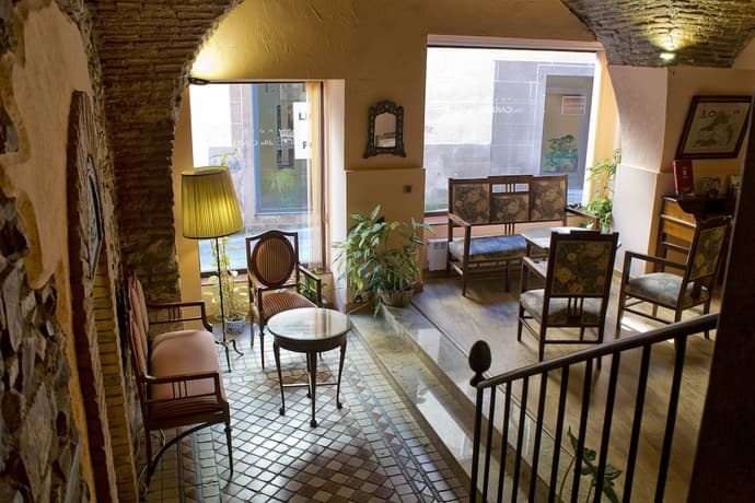 Don Carlos Cáceres, Primary image