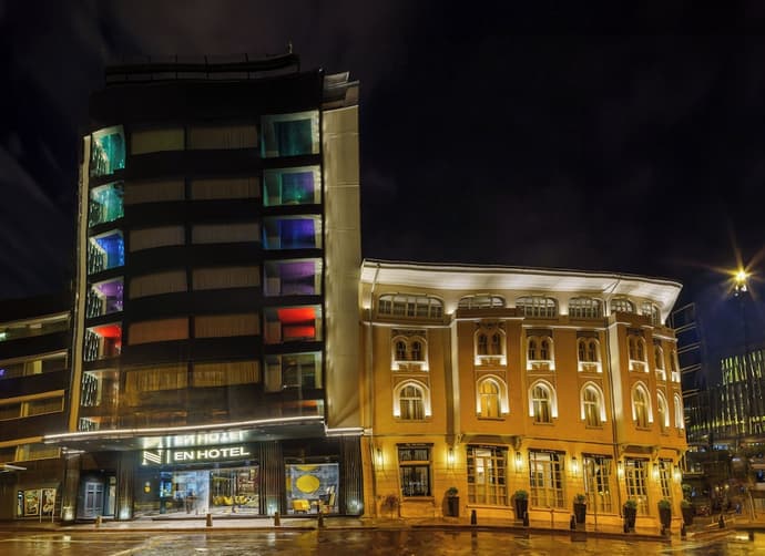 En Hotel Izmir, Primary image