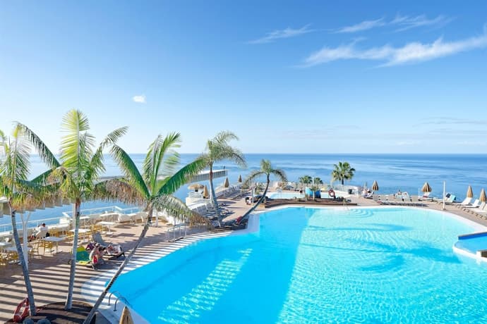 Servatur Riosol, Primary image