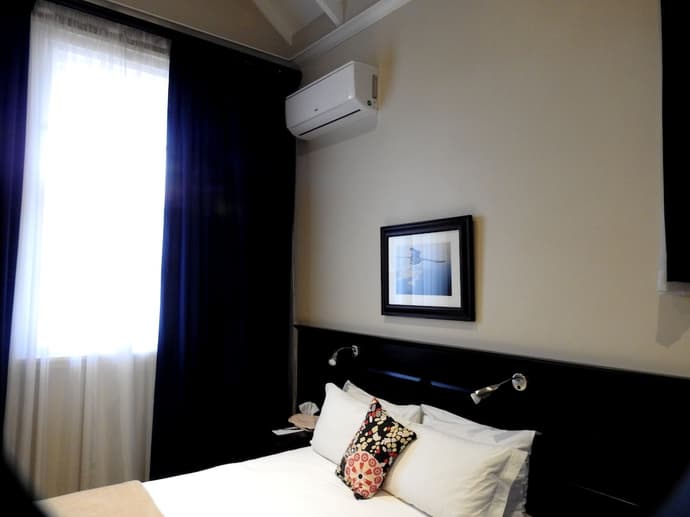 Albion Manor, Primary image