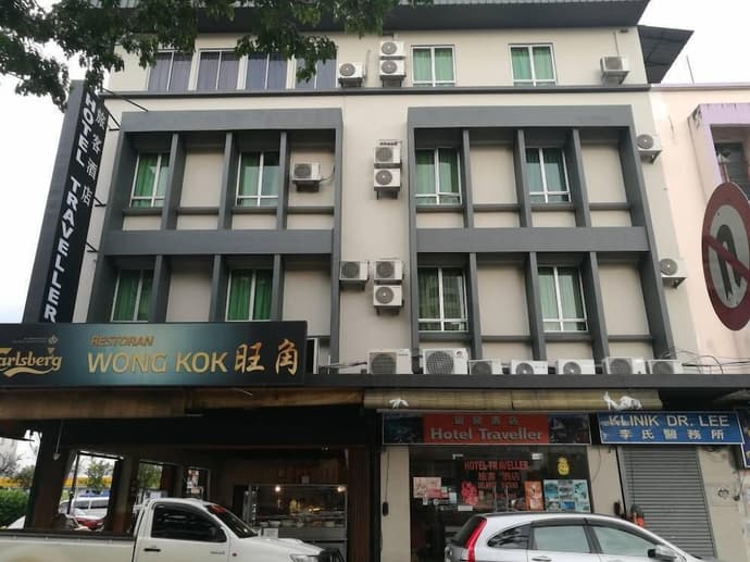 Hotel Traveller, Primary image