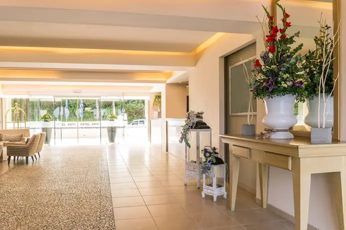 Ariti Grand Hotel Corfu, Interior entrance